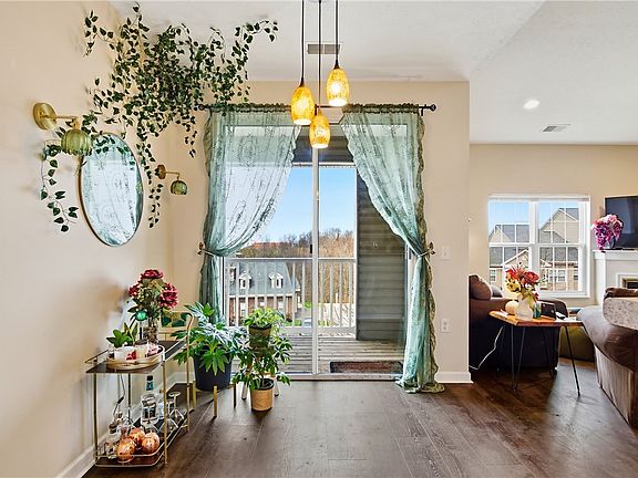 5th image of 1011 Stockton Rdg
