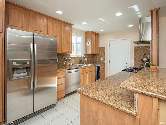 5th image of 925 Oakwood Ct
