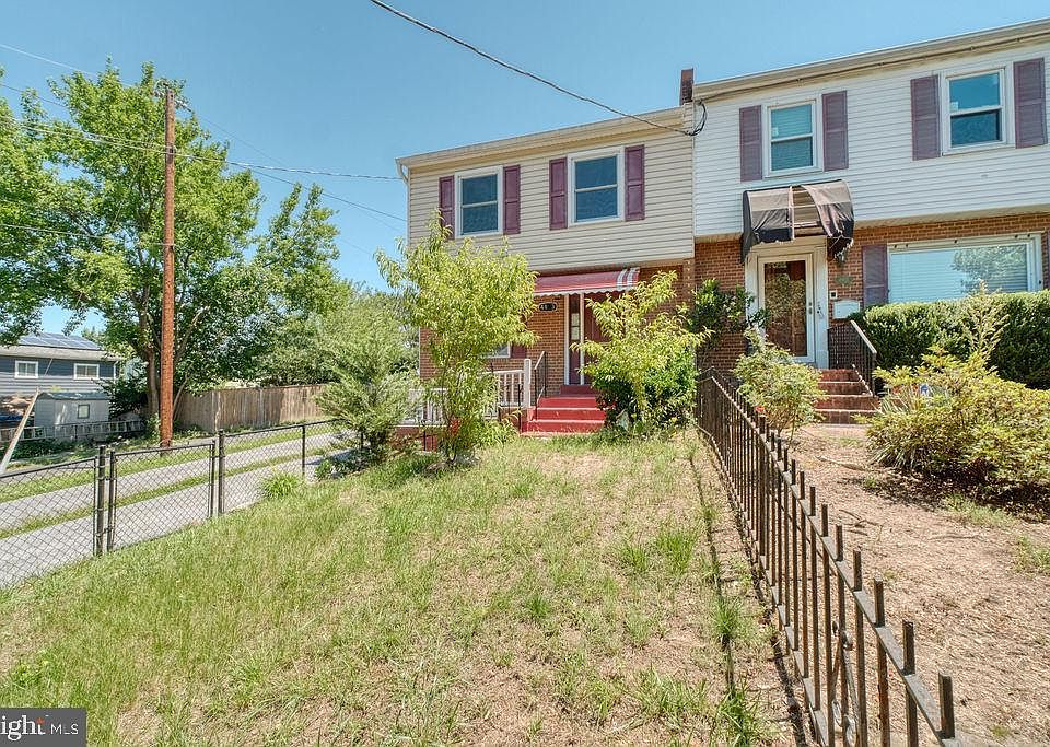 1st image of 4903 8th St NE