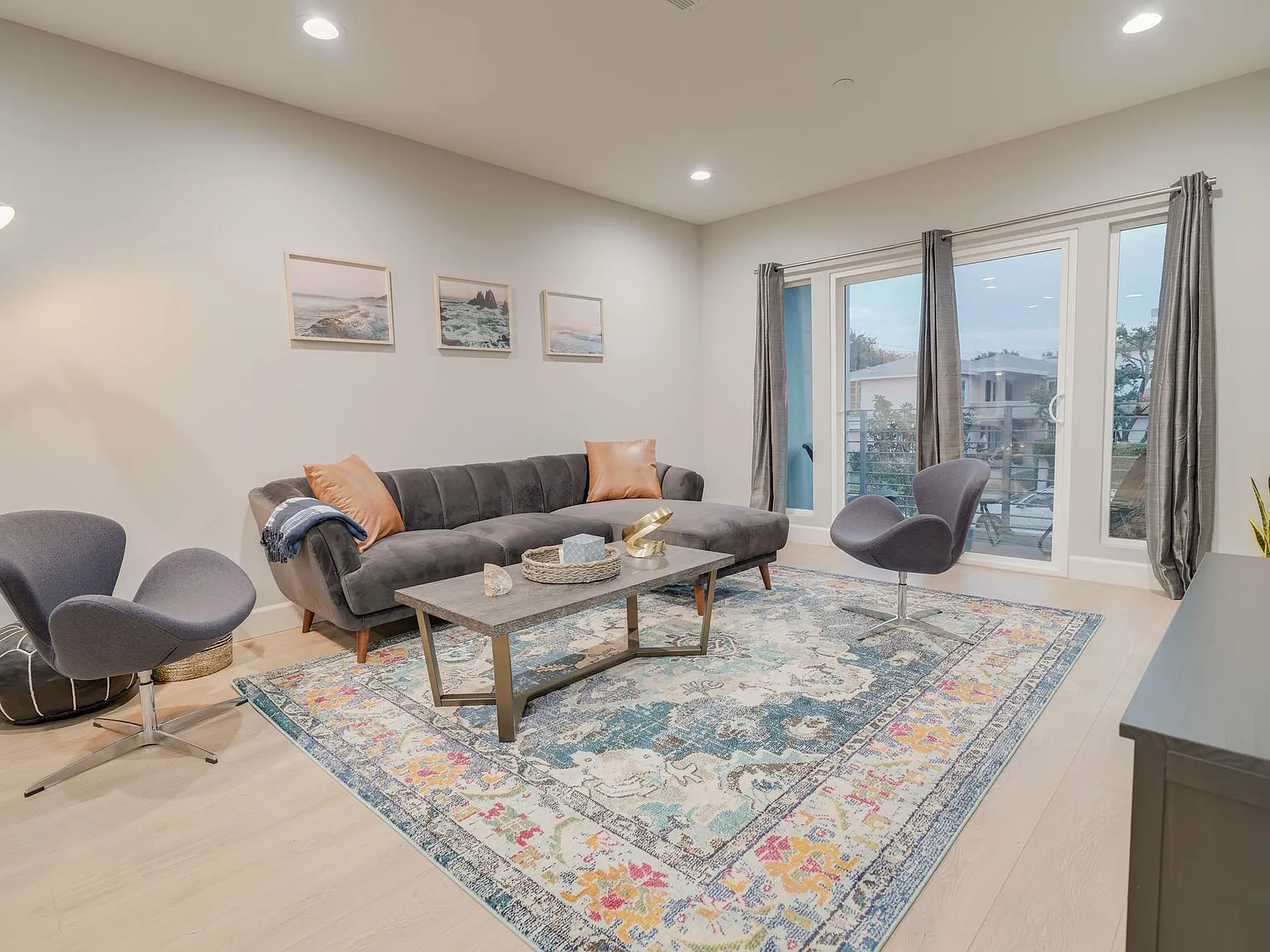 3 bed, 3.5 bath, 1547 sqft, $4,750 — Photo 2