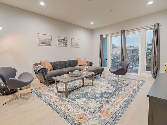 2nd image of 853 1/2 N McCadden Pl
