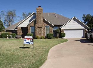 2811 NE Scottsdale Cir, Lawton, OK 73507