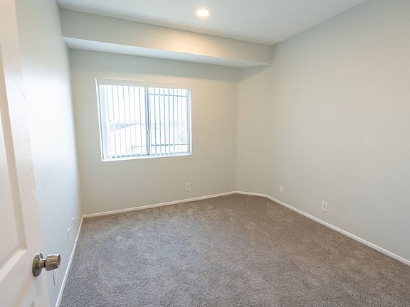 3rd image of 14900 Moorpark St #215