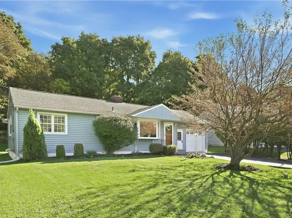 106 Mansfield Dr, Camillus, NY 13031