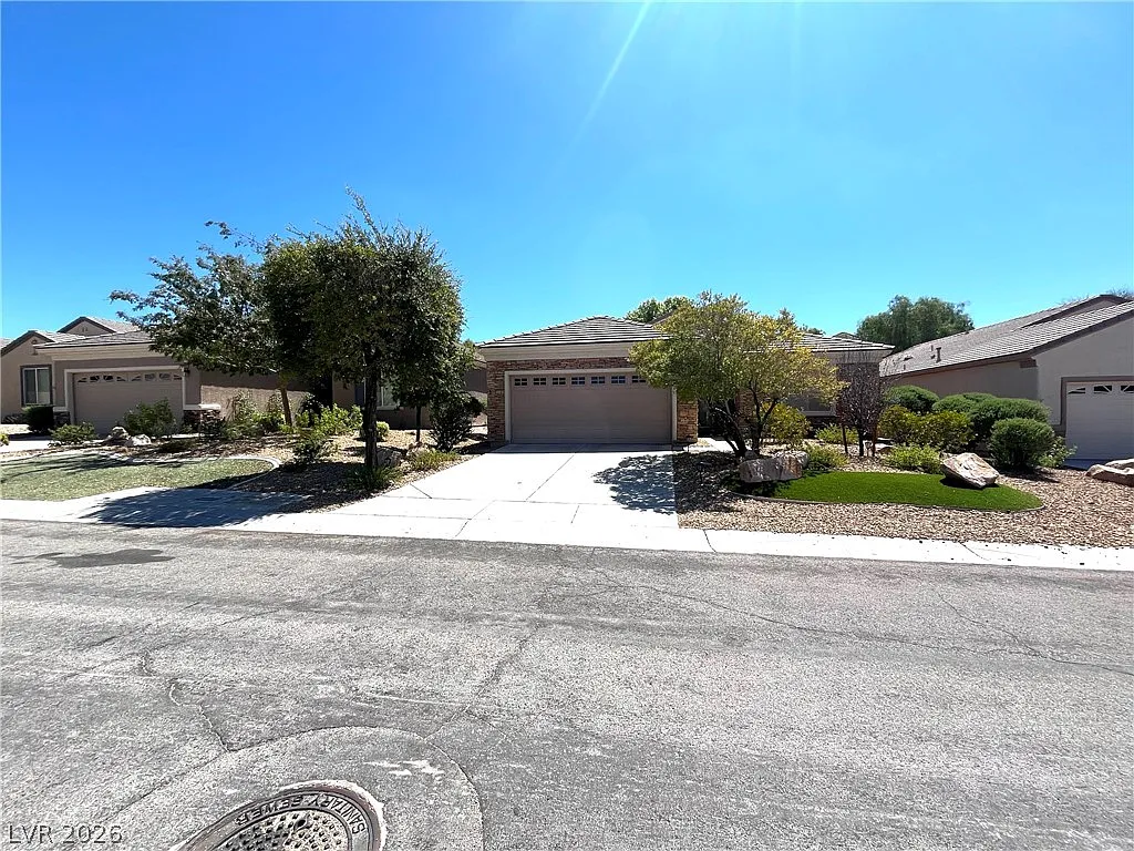 2 bed, 2.0 bath, 1596 sqft, $2,200 — Photo 1