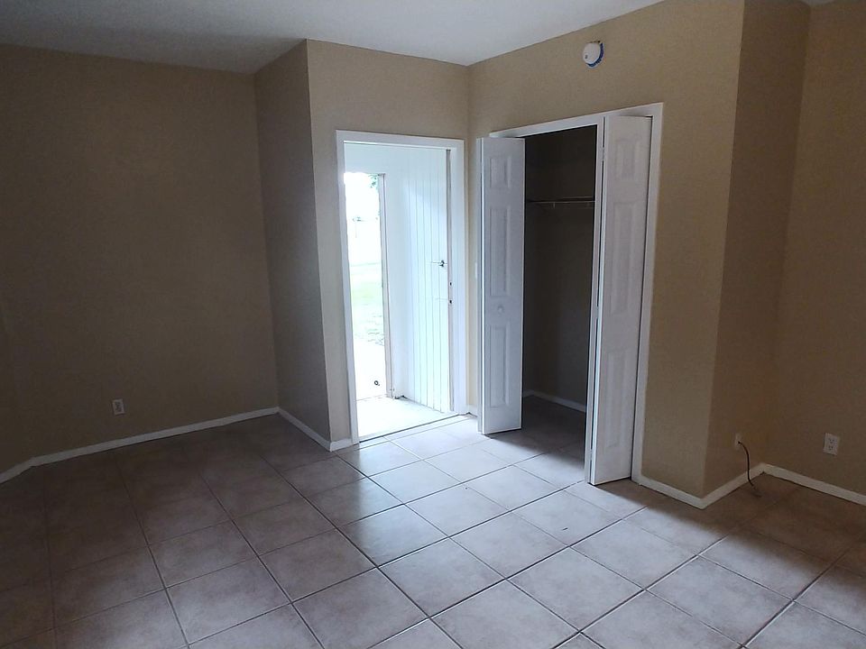 2nd image of 3419 NE 10th St