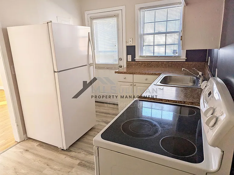 2020 Englewood Ave — Photo 3