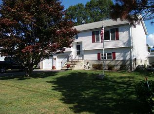 122 Montgomery St, Tiverton, RI 02878