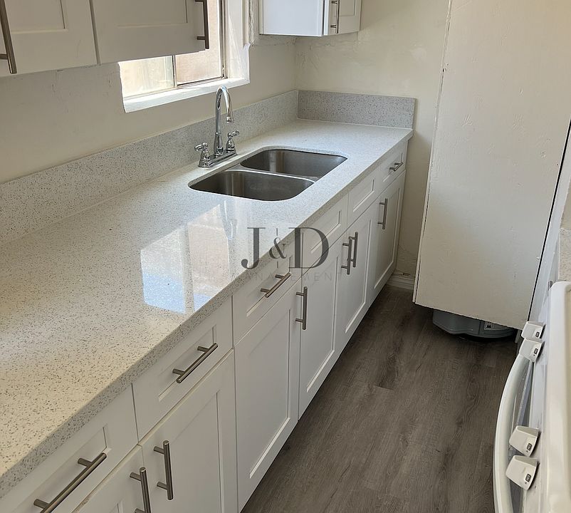 1st image of 3084 Webster Ave
