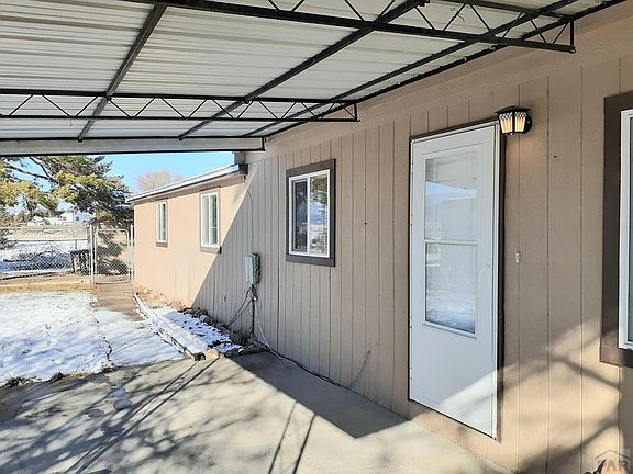 2nd image of 2821 Applewood Dr
