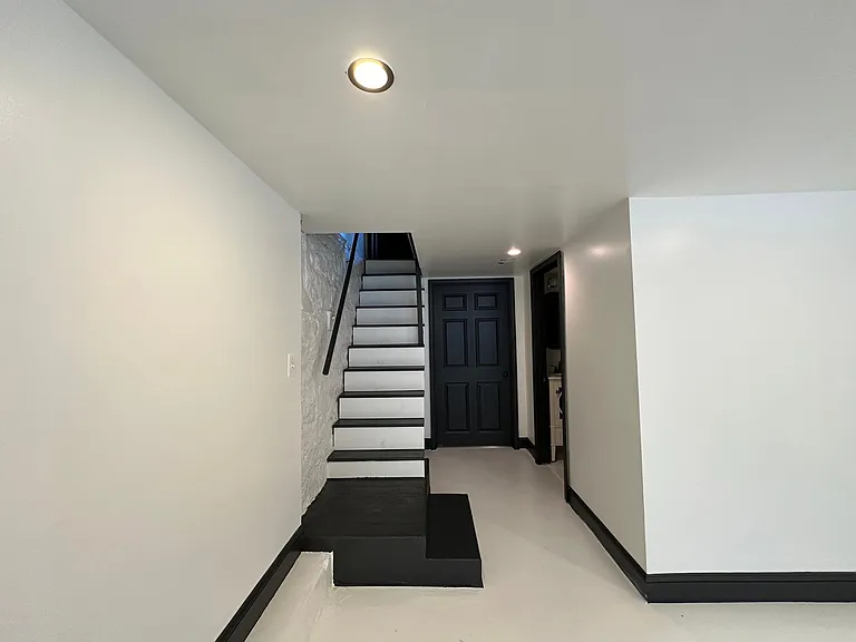 139 N Linwood Ave — Photo 22