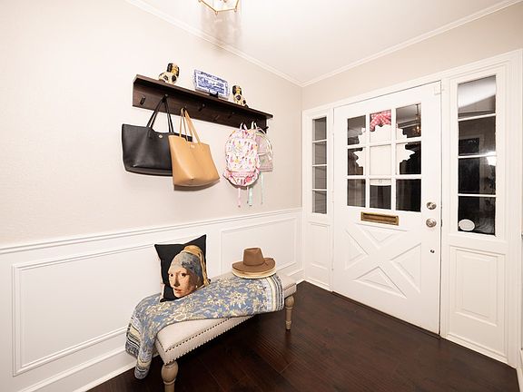 5th image of 504 N Gordon Dr