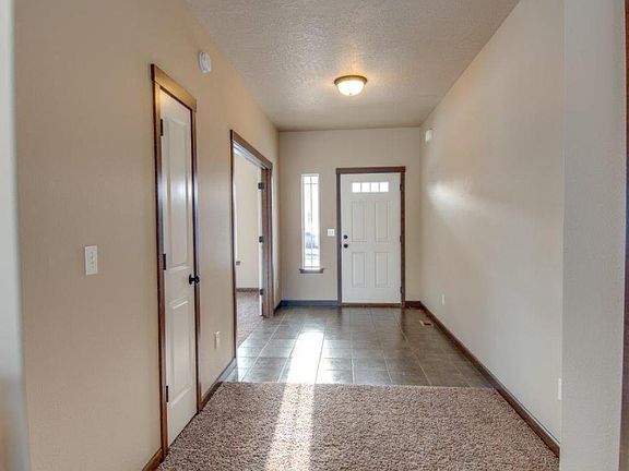 4th image of 1913 Warbler Ln