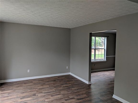 5th image of 4484 Carriage Park Dr