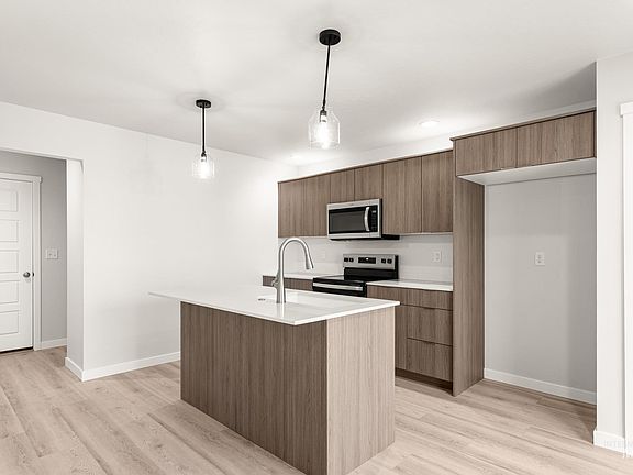 4th image of 10830 Rutland St