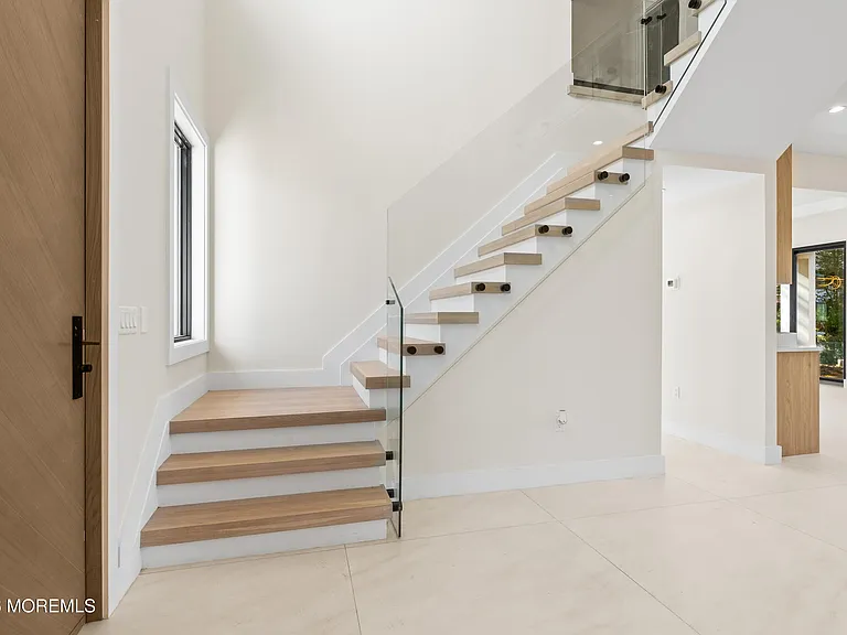150 Ampere Ave — Photo 5
