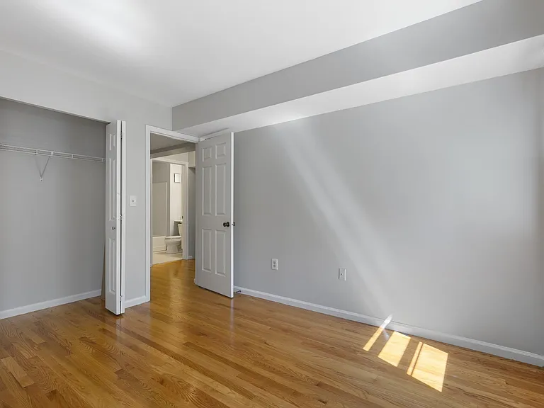 8 Locust Ln #4 — Photo 21