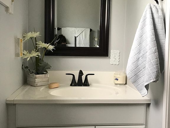 Bathroom sink
