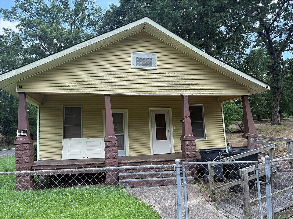 2nd image of 3001 Hardy St