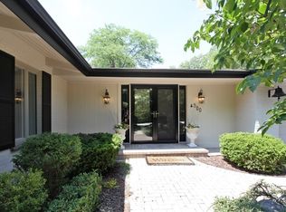 500 Thornvalley Rd, Lake Bluff, IL 60044