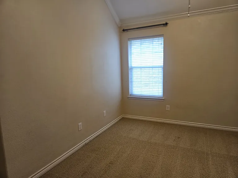8562 Robertson Dr — Photo 18