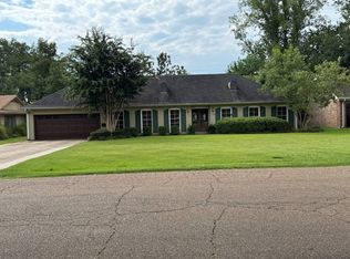 412 E Jeff Davis Ave, Greenwood, MS 38930