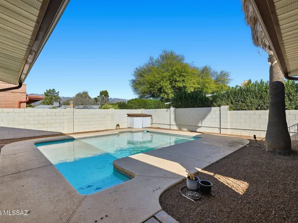 7502 E Rio Vista Cir, Tucson, AZ 85715