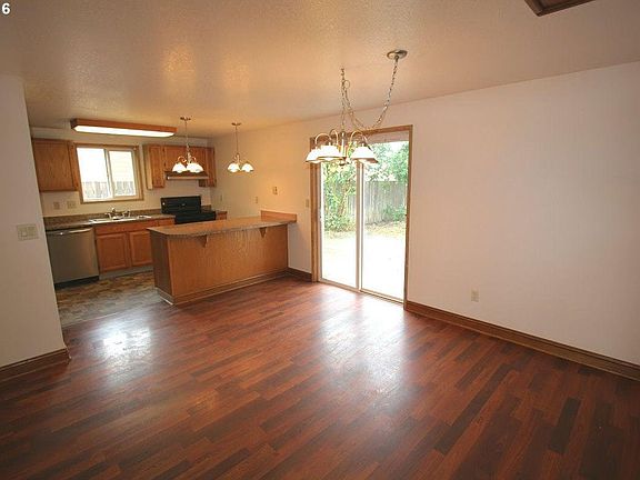 2nd image of 10903 NE 84th St