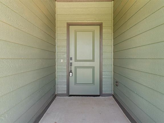 4th image of 612 Caladium Dr