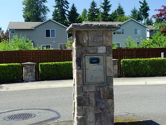 3rd image of 12618 117th Ave E