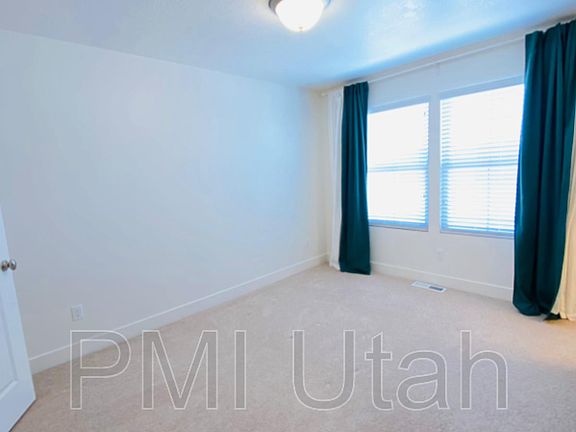 4th image of 11392 S Okanogan Ln W