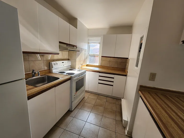 173 Florence St #6 — Photo 2