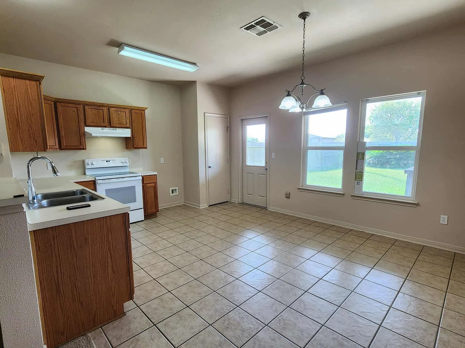 Las Brisas, 3021 - 1 — Photo 3
