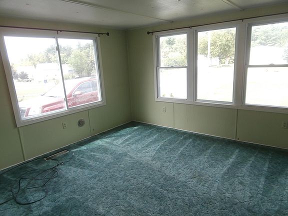 Large Living room with lots of thermo windows