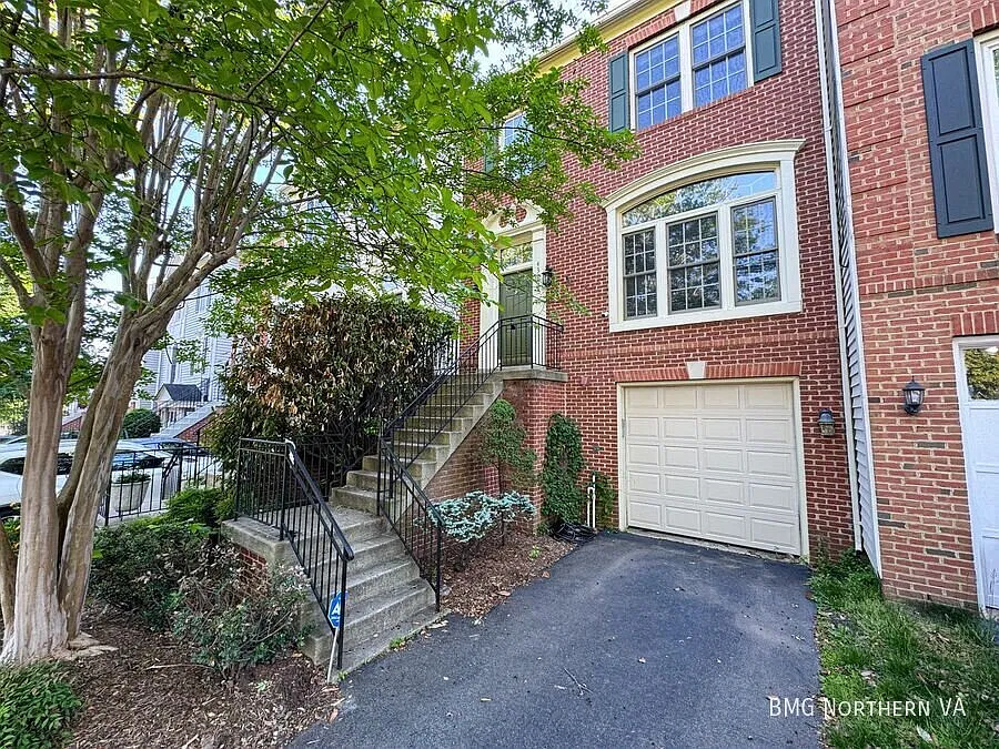 Stunning 3 Bed 2/2 Bath Brick Townhome With Deck And Patio In Scenic South Riding — Photo 1