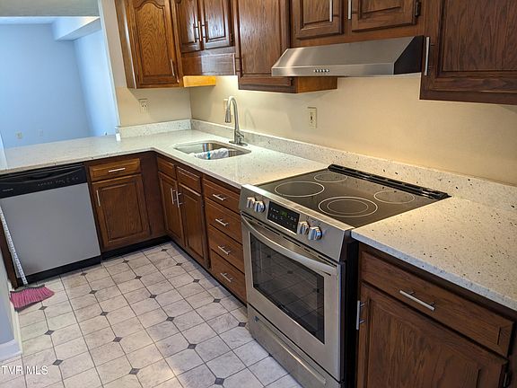 5th image of 461 Eastley Ct APT 1