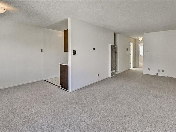 4th image of 2025 Pine St #9