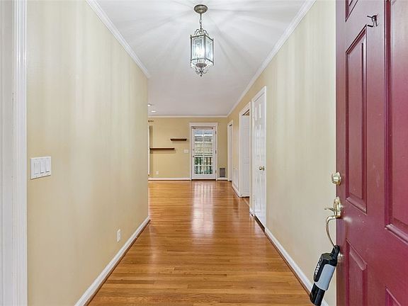 4th image of 211 Wymberly Rd