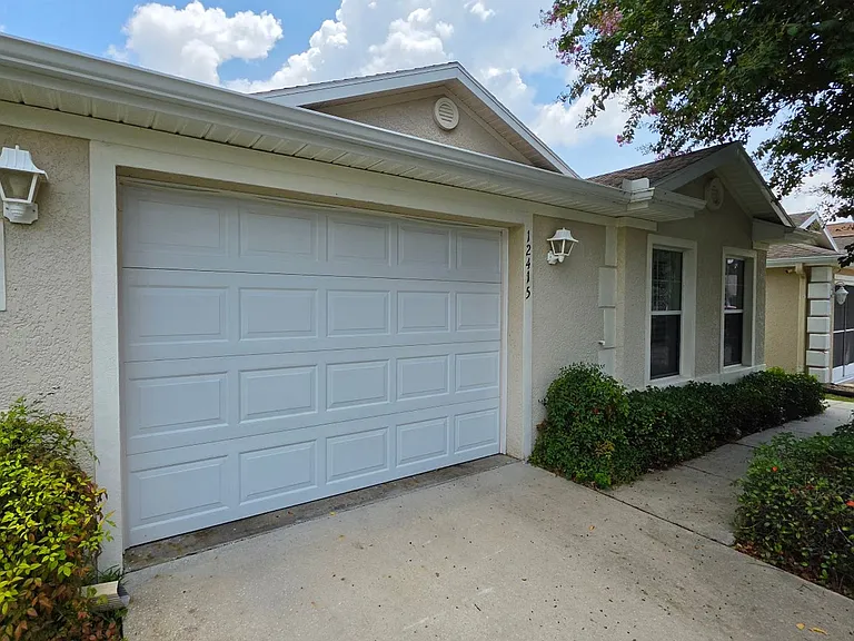 12415 NE 52nd Loop — Photo 3