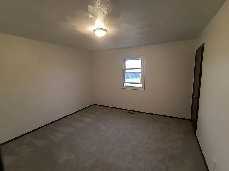 1919 Canterbury Dr — Photo 11