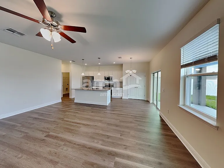 1388 Sky Lakes Dr — Photo 7