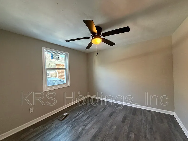 Building Photo - 709 33rd St #1