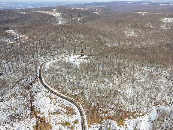 3rd image of 660 Clinton Rd
