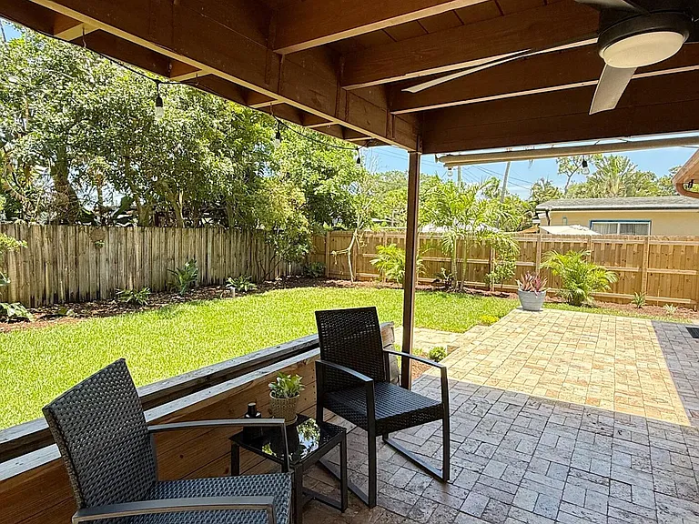 1705 SW 10th St — Photo 13