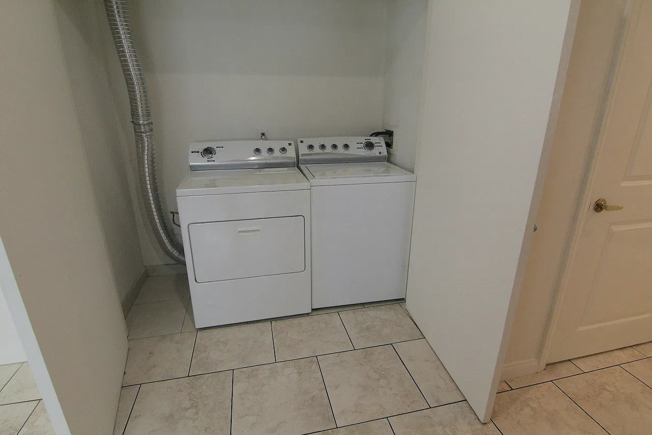 3 bed, 1125 sqft, $3,350 — Photo 3