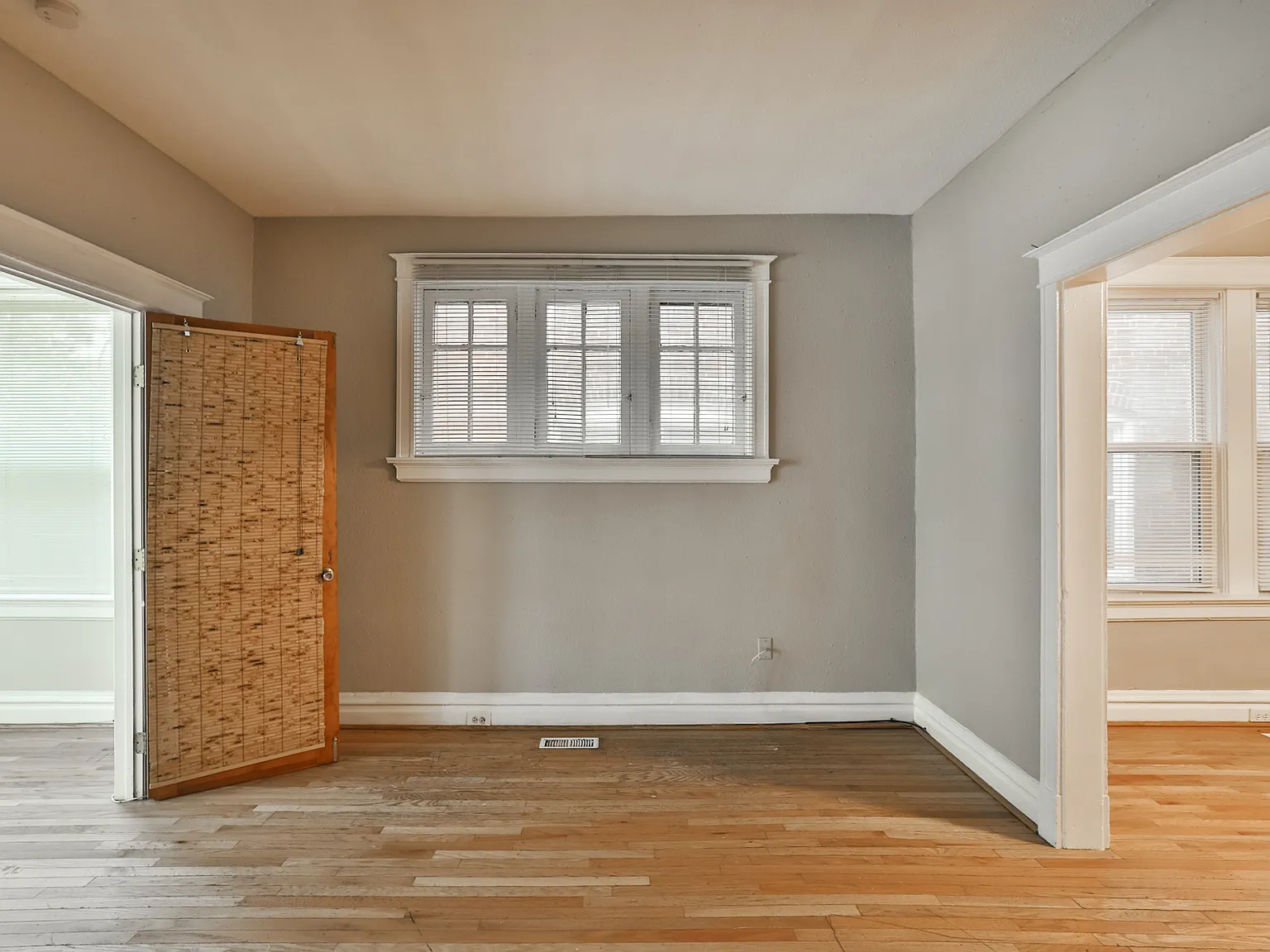 3 bed, 1400 sqft, $3,294 — Photo 4
