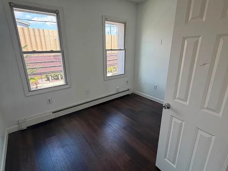 38 11th Ave #2A — Photo 3