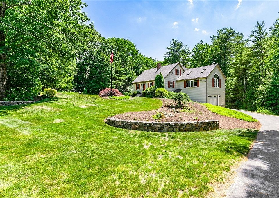 1st image of 9 Isabelle Cir