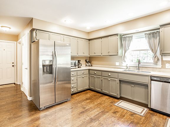 5th image of 7227 Lesley Ave