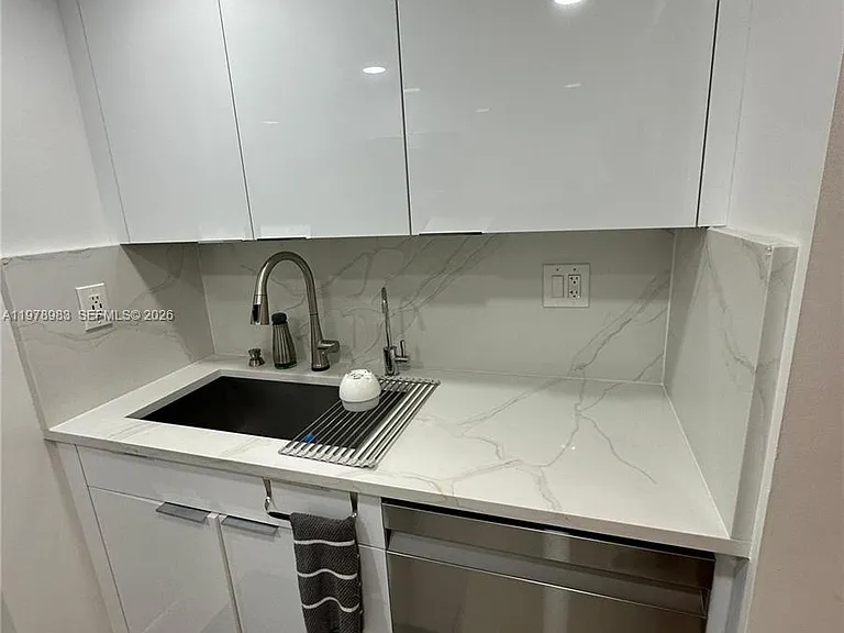 7401 NW 16th St #407 — Photo 7